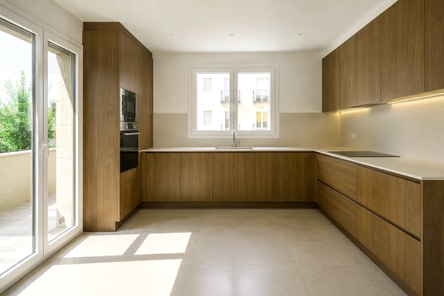 Suelos y carpintería renovados en una vivienda de Elda